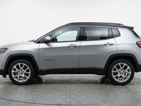 Used 2025 Jeep Compass Limited AWD/4WD image 4