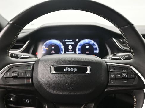 Used 2023 Jeep Grand Cherokee Altitude AWD/4WD image 13