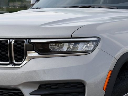 New 2025 Jeep Grand Cherokee Laredo w/ Luxury Tech Group I AWD/4WD image 10