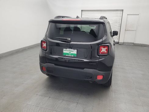 Used 2017 Jeep Renegade Latitude FWD image 7