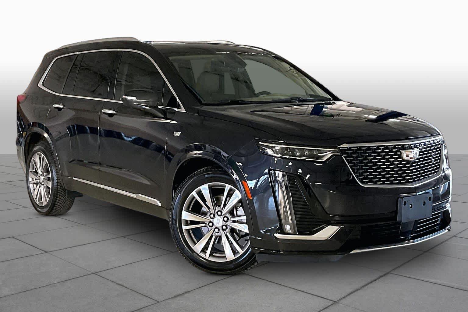 Used 2020 Cadillac XT6 Premium Luxury w/ Platinum Package FWD image 2