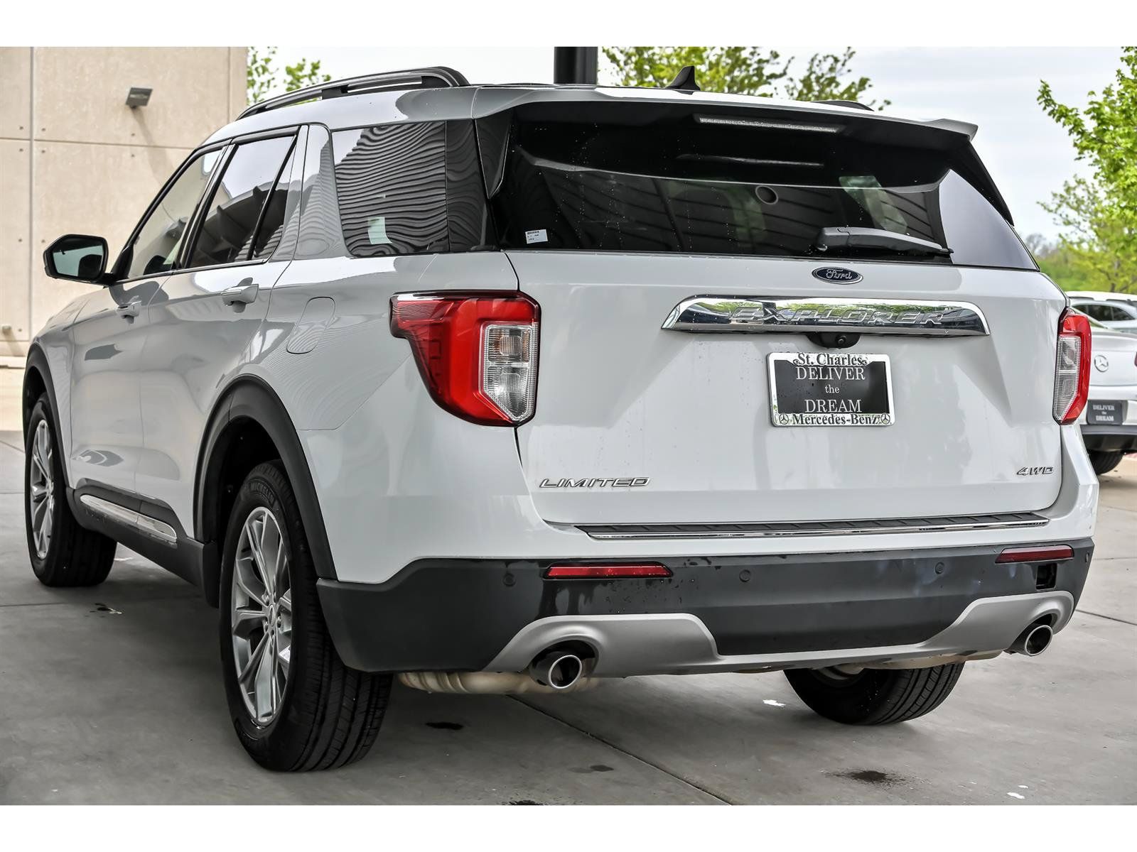 Used 2023 Ford Explorer Limited AWD/4WD image 6