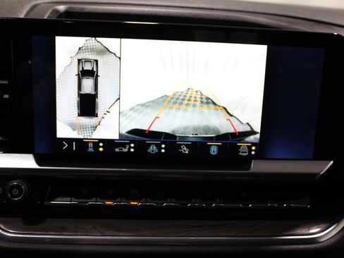 Used 2025 Chevrolet Silverado 3500 LTZ w/ LTZ Texas Edition image 18