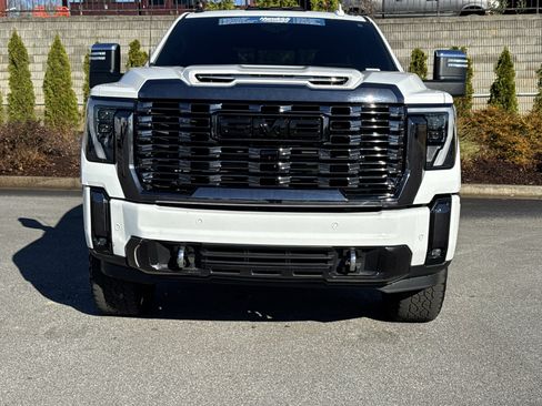 Used 2024 GMC Sierra 2500 Denali Ultimate image 3