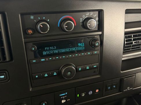 Used 2025 Chevrolet Express 3500 LT w/ LT Preferred Equipment Group RWD image 17