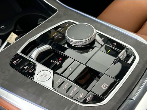 New 2026 BMW X5 xDrive50e image 16