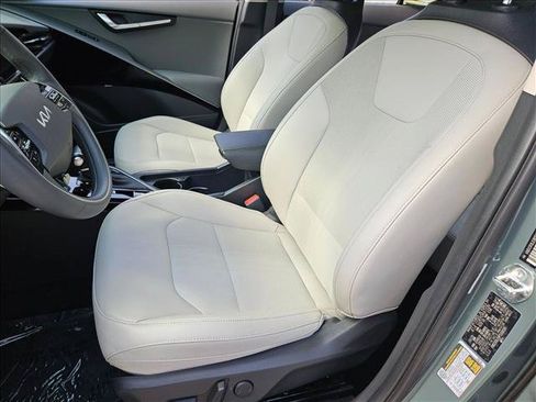 Used 2023 Kia Niro EX FWD image 16