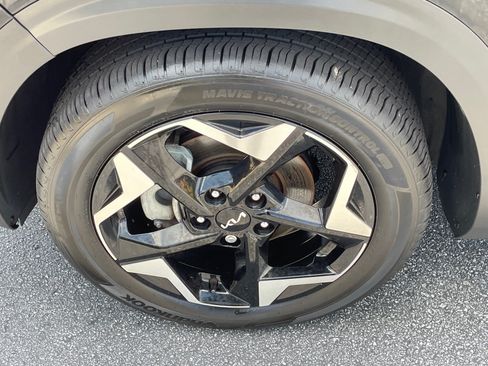 Certified 2024 Kia Seltos EX FWD image 7