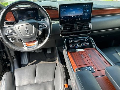 Used 2024 Lincoln Navigator L 4WD image 10