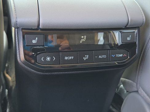 New 2026 Toyota Highlander Platinum AWD/4WD image 15