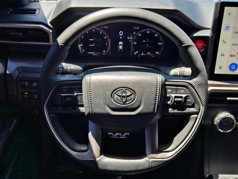 Used 2025 Toyota Tacoma TRD Sport AWD/4WD image 14