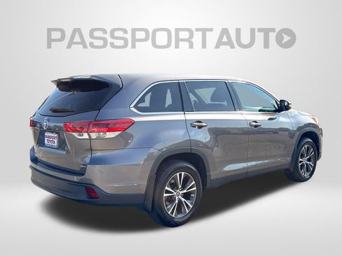 Used 2019 Toyota Highlander LE AWD/4WD image 8