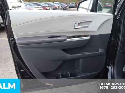 Used 2024 Toyota Sienna XLE image 10