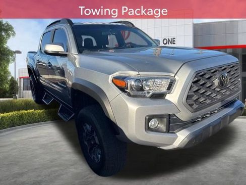 Used 2016 Toyota Tacoma TRD Off-Road w/ Premium & Technology Package image 3