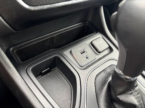Used 2019 Jeep Cherokee Latitude Plus FWD image 14
