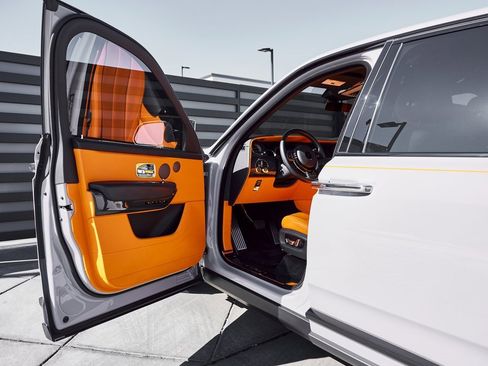 Used 2024 Rolls-Royce Cullinan Black Badge image 34