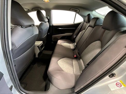 Used 2018 Toyota Camry LE FWD image 19