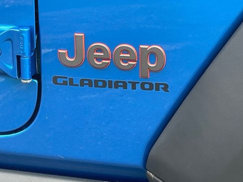 Used 2022 Jeep Gladiator Mojave w/ Cold Weather Group AWD/4WD image 11