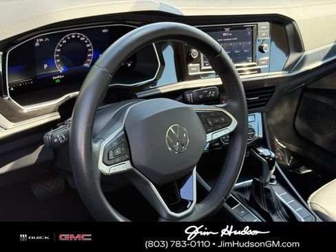 Used 2024 Volkswagen Jetta SE FWD image 17