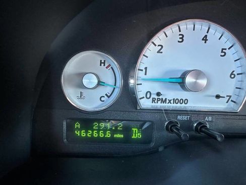 Used 2004 Ford Thunderbird Deluxe image 17