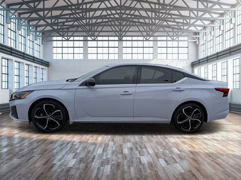 Used 2023 Nissan Altima 2.5 SR FWD image 7