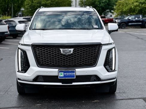 Used 2025 Cadillac Escalade ESV Sport Platinum w/ LPO, ONYX Package AWD/4WD image 13