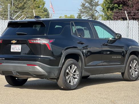 Used 2025 Chevrolet Equinox LT AWD/4WD image 3