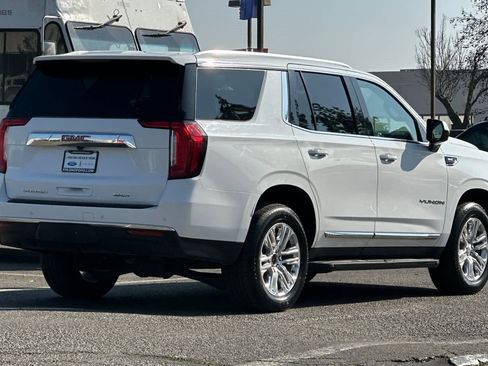 Used 2023 GMC Yukon SLT image 2