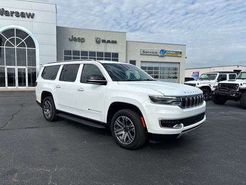 Used 2023 Jeep Wagoneer L Series II AWD/4WD image 3