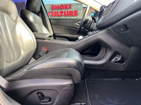 Used 2017 Chrysler 200 Limited Platinum FWD image 30