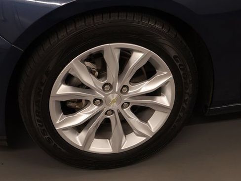Used 2021 Chevrolet Malibu LT FWD image 8