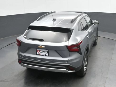 Used 2025 Chevrolet Trax LT FWD image 27