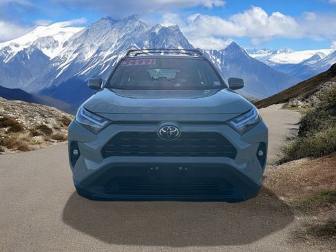 Used 2023 Toyota RAV4 XLE Premium image 8