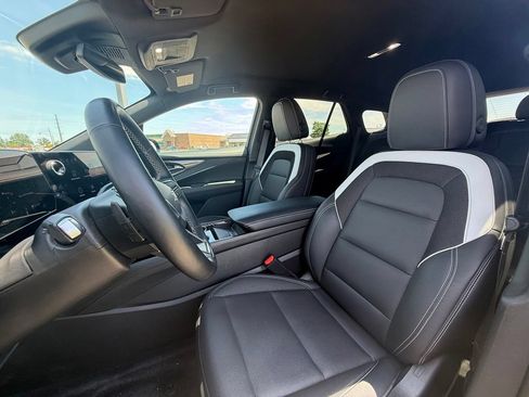 Used 2024 Chevrolet Blazer EV LT AWD/4WD image 28