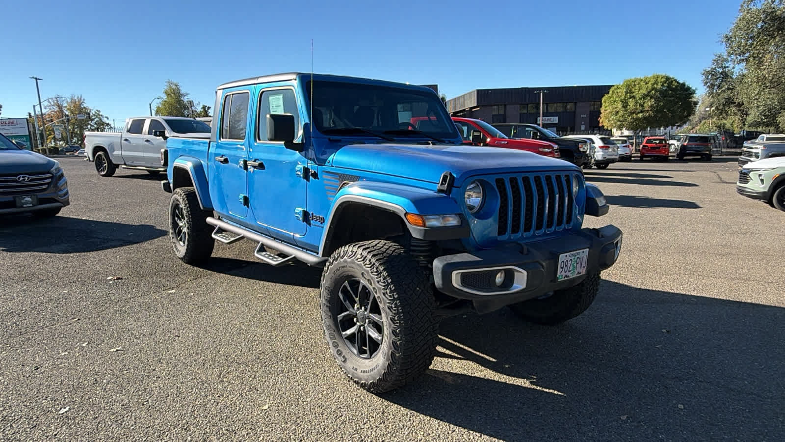 Used 2023 Jeep Gladiator Sport AWD/4WD image 3