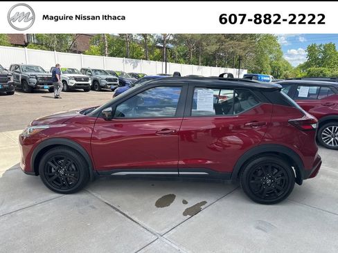 Used 2023 Nissan Kicks SR w/ SR Premium Package FWD image 9