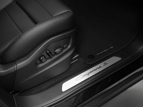 New 2026 Porsche Cayenne S image 21
