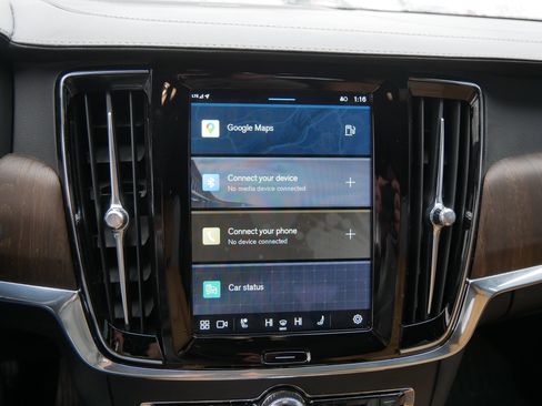 Certified 2024 Volvo V90 B6 Cross Country Ultimate w/ Protection Package Premier image 32