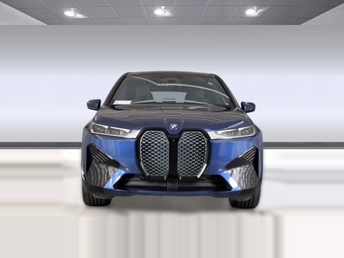 Used 2024 BMW iX xDrive50 w/ Premium Package AWD/4WD image 6