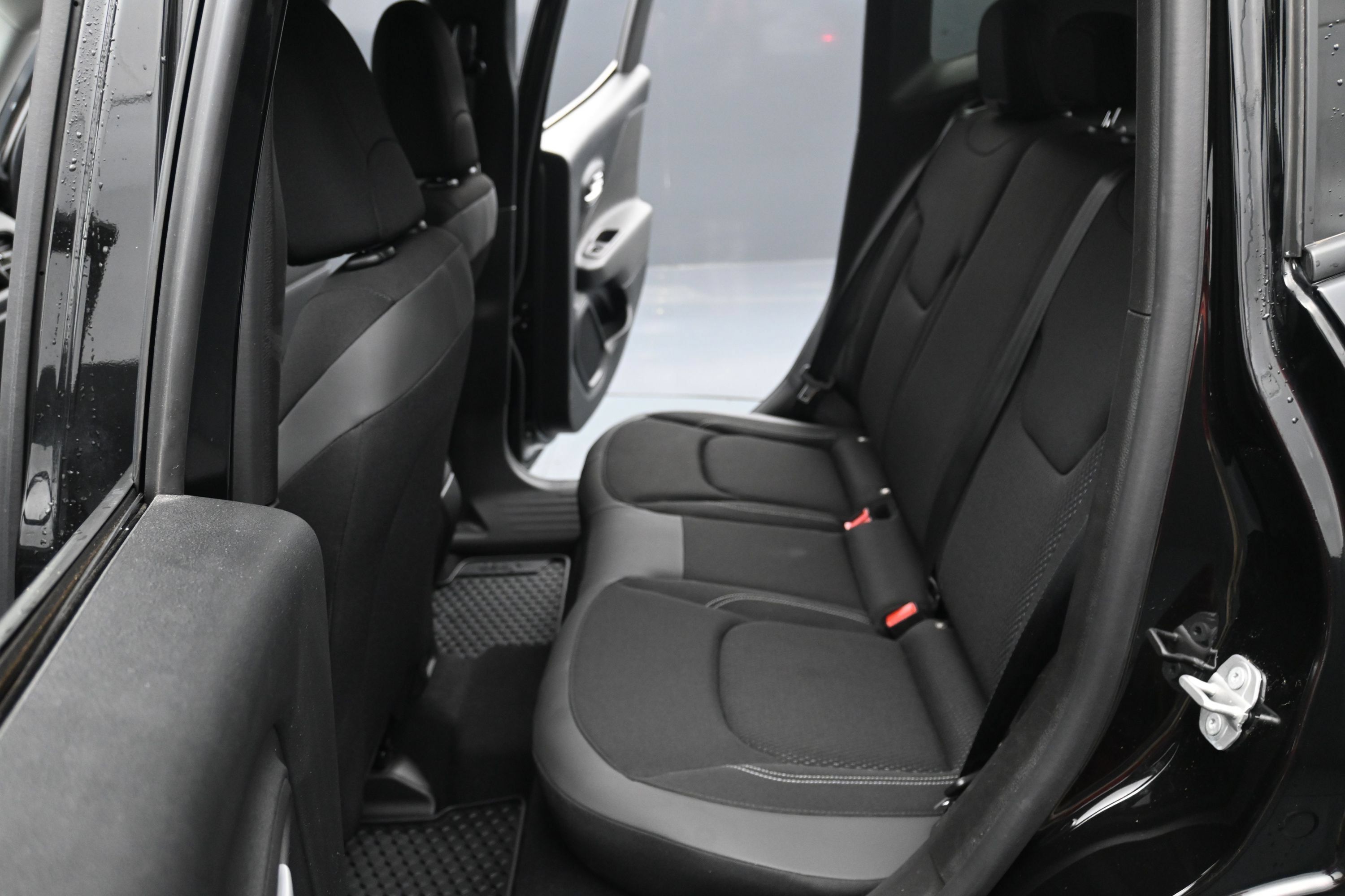 Used 2023 Jeep Renegade Altitude AWD/4WD image 21