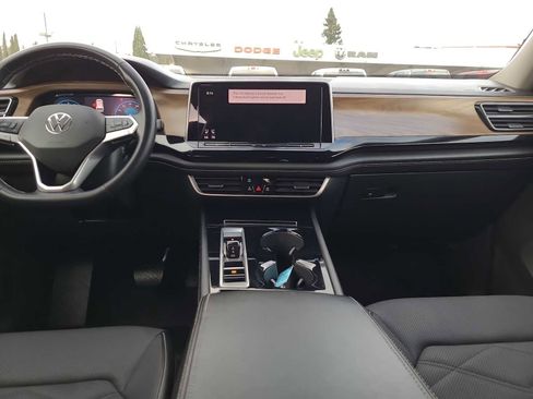 Used 2024 Volkswagen Atlas SE image 18