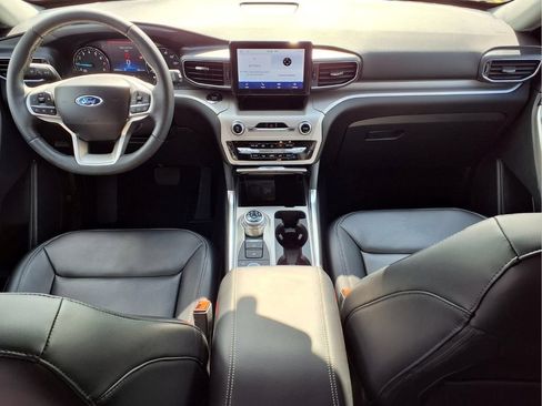 Used 2024 Ford Explorer XLT w/ Equipment Group 202A AWD/4WD image 12