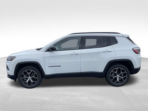 Used 2024 Jeep Compass Latitude AWD/4WD image 24