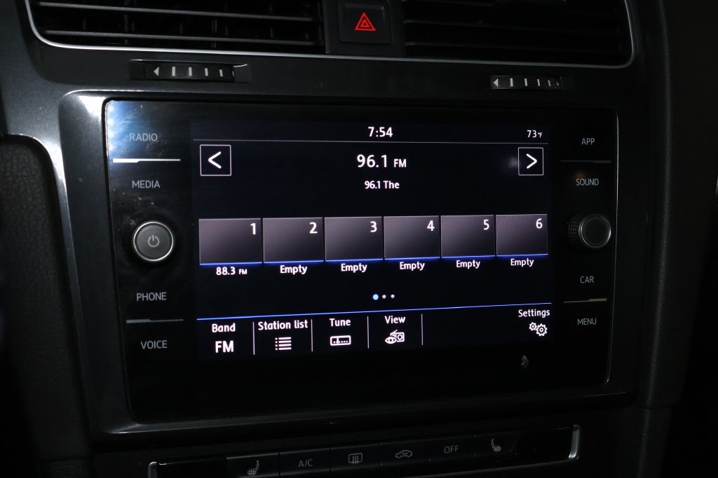 Used 2019 Volkswagen Golf SE FWD image 28