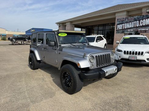 Used 2014 Jeep Wrangler Unlimited Sahara w/ Connectivity Group AWD/4WD image 2