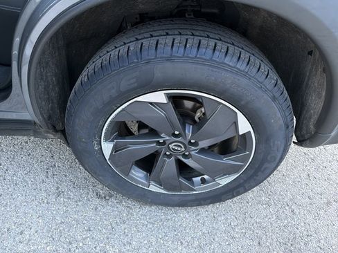 Used 2025 Nissan Rogue SV FWD image 12