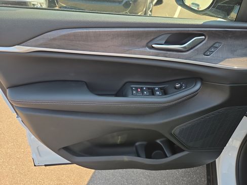 New 2025 Jeep Grand Cherokee L Limited w/ Luxury Tech Group II RWD image 5