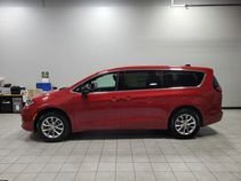 New 2026 Chrysler Pacifica Select FWD image 4