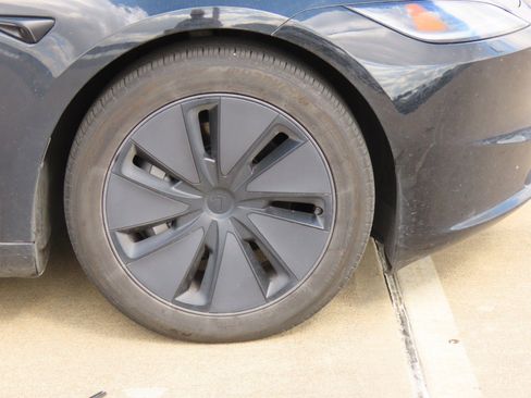 Used 2025 Tesla Model 3 Long Range image 9