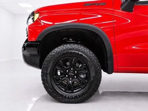 Used 2025 Chevrolet Silverado 1500 ZR2 w/ Technology Package AWD/4WD image 8